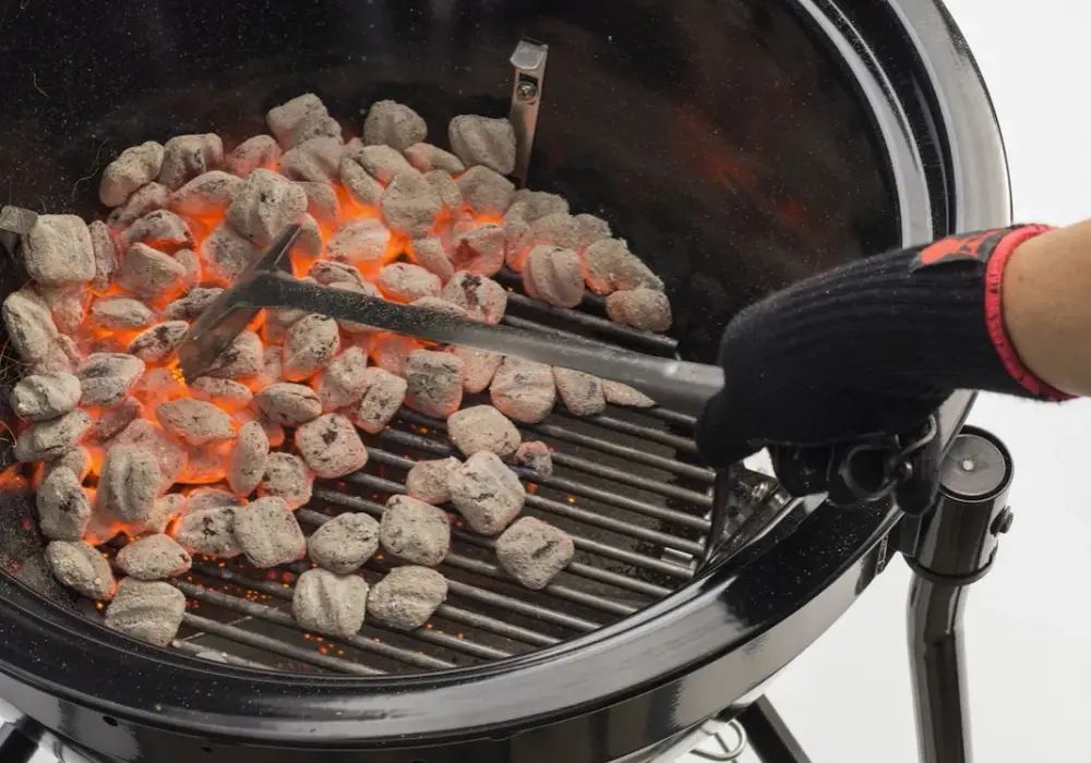 Brykiet czy węgiel drzewny - który wybór zapewni lepsze grillowanie?