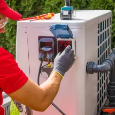 Jaki bezpiecznik do pompy ciepła? Uniknij kosztownych błędów elektrycznych